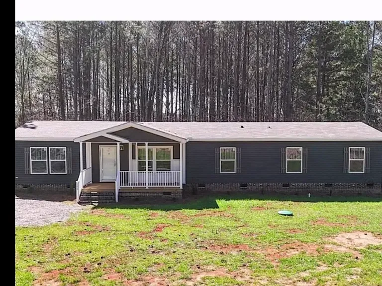 106 Foxcroft Dr — Photo 1