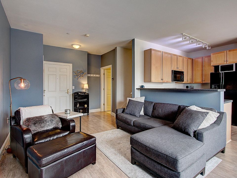 1st image of 1920 N Farwell Ave APT 211