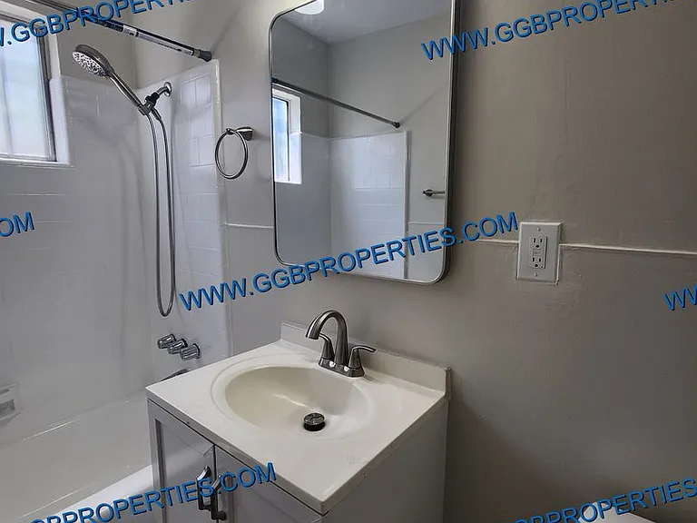1050 E Harding St — Photo 14