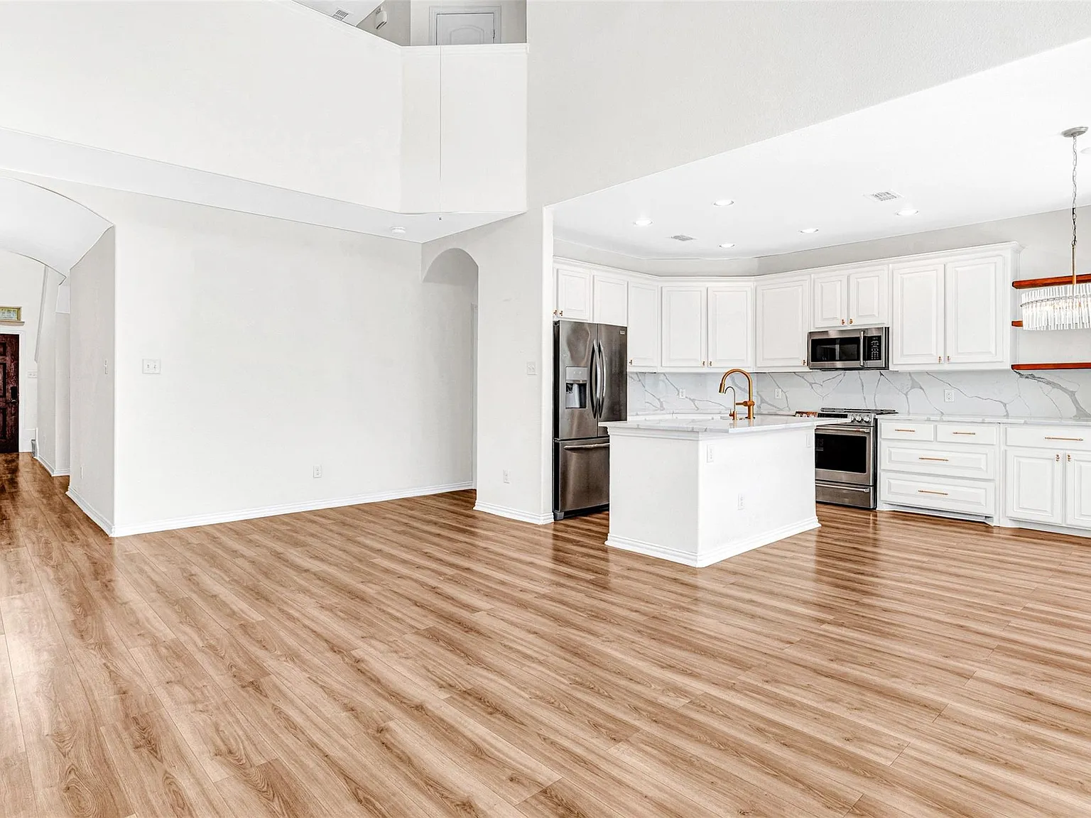 3 bed, 1929 sqft, $3,000 — Photo 2