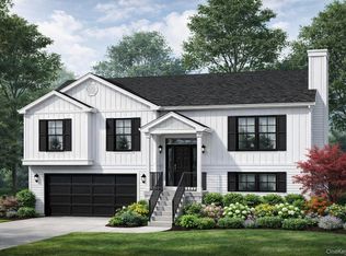 455-4 Middle Rd, Riverhead, NY 11901