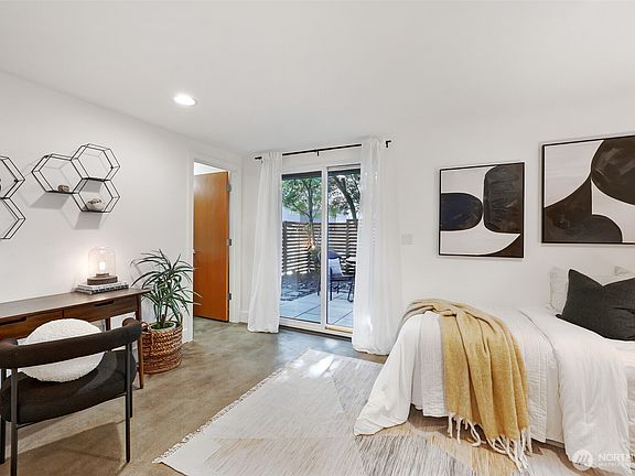 4th image of 1508 44th Avenue SW #A