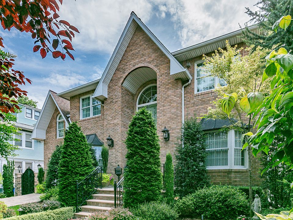 Luxury Home in Beechhurst !