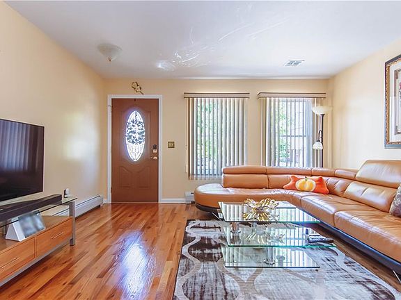 5th image of 142 Jefferson Ave