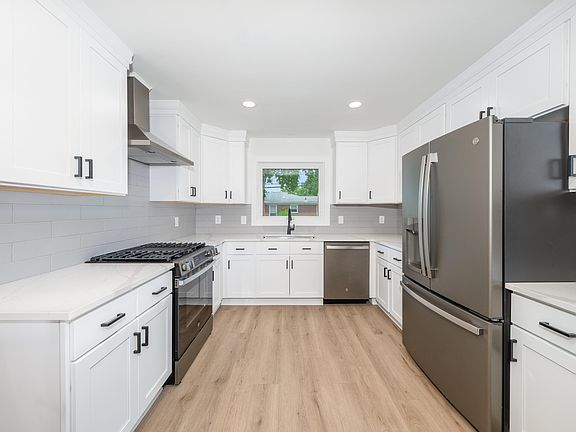 4th image of 3030 Glenview Ave