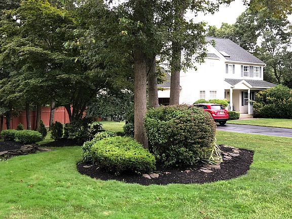 5th image of 97 Somerset Dr
