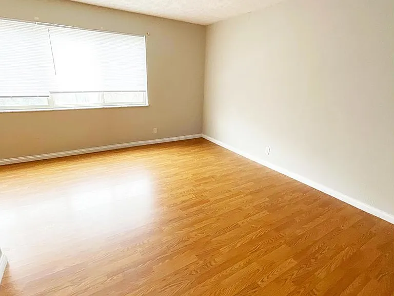 563 Lowell Ave — Photo 28