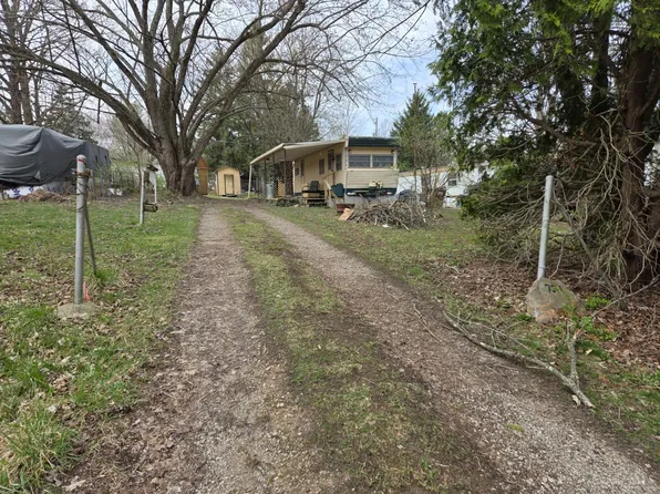 7011 Holiday Ct, Hillsboro, OH 45133