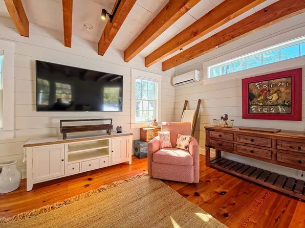 552 Main St, Barnstable, MA 02630