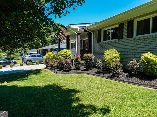 236 E Huntington Rd, Rossville, GA 30741