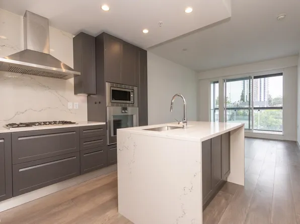 5733 Alberta St #305, Vancouver, BC V5Y 0M3