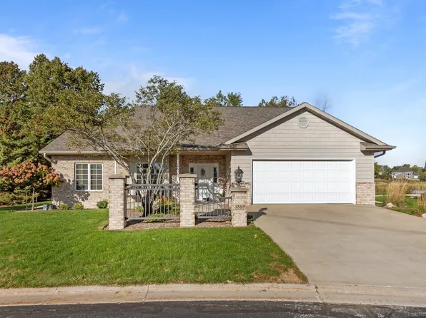 3889 N Crosscreek Cir, Appleton, WI 54913