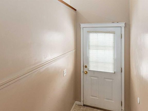 2nd image of 109 S Hidden Creek Gdns NW