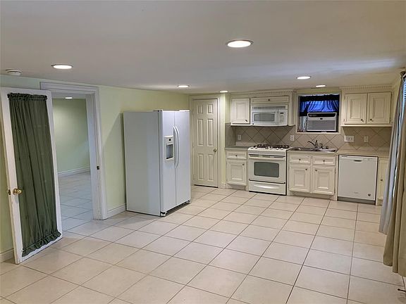 4th image of 1717 Avenue M