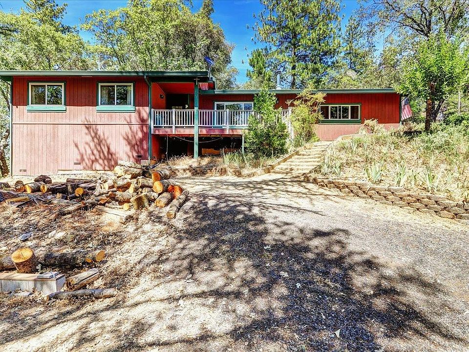 1st image of 990 Coyote Mountain Dr