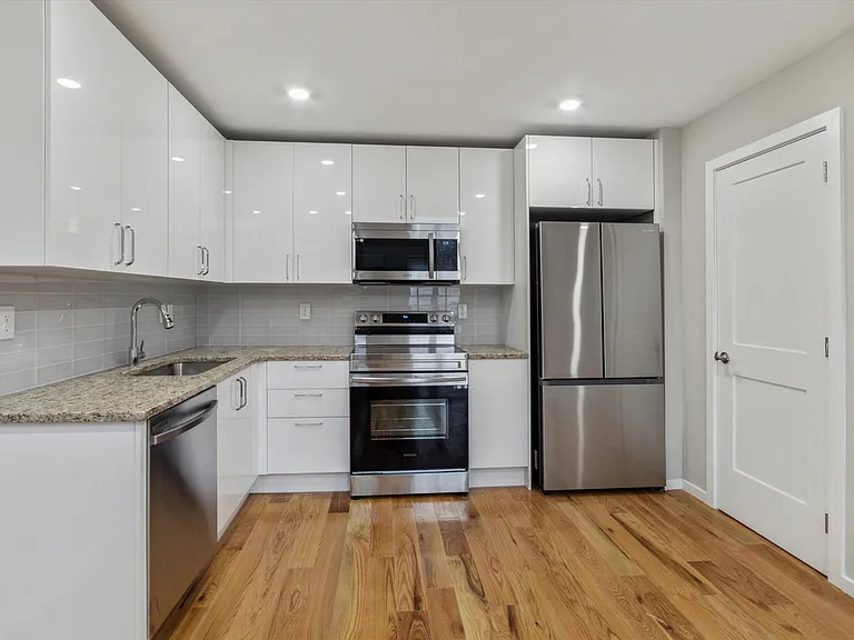 1515 W Stiles St #22 — Photo 17