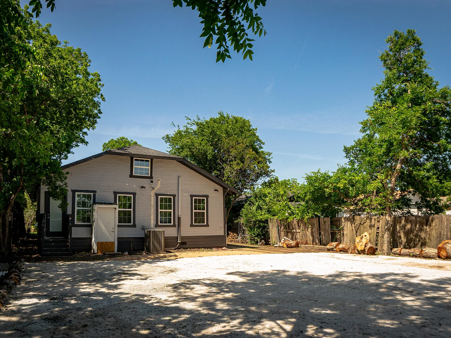 4 bed, 3.5 bath, 1836 sqft, $754 — Photo 3