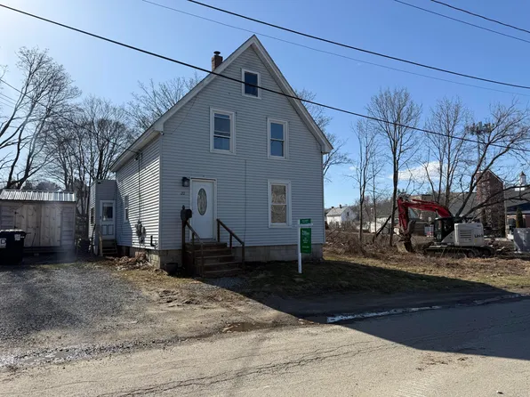 20 Lisle Street, Rockland, ME 04841
