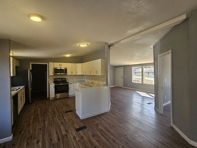 3918 Conley Ln — Photo 3