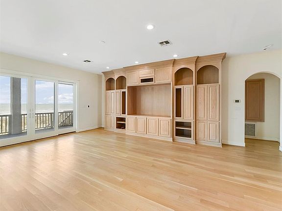 3rd image of 19063 Kahala Dr E