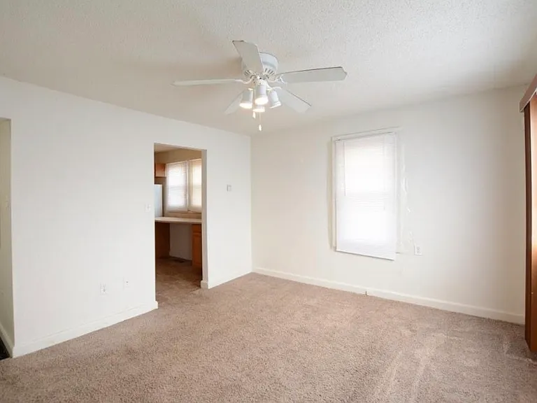 1612 W Hunt St — Photo 2