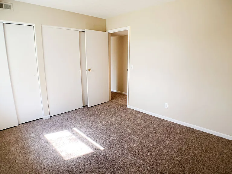 Crown Crossing Apartments — Photo 50
