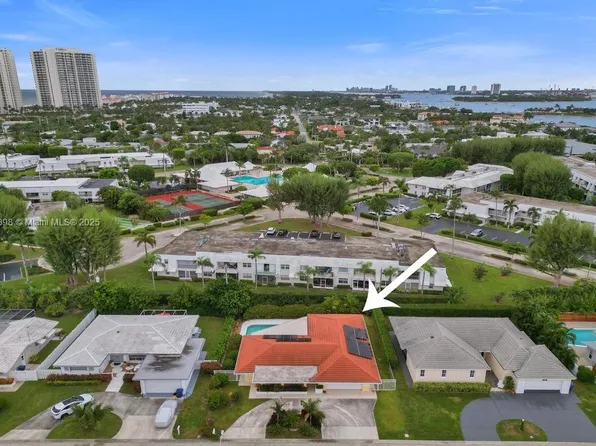 1221 Singer Dr, Riviera Beach, FL 33404