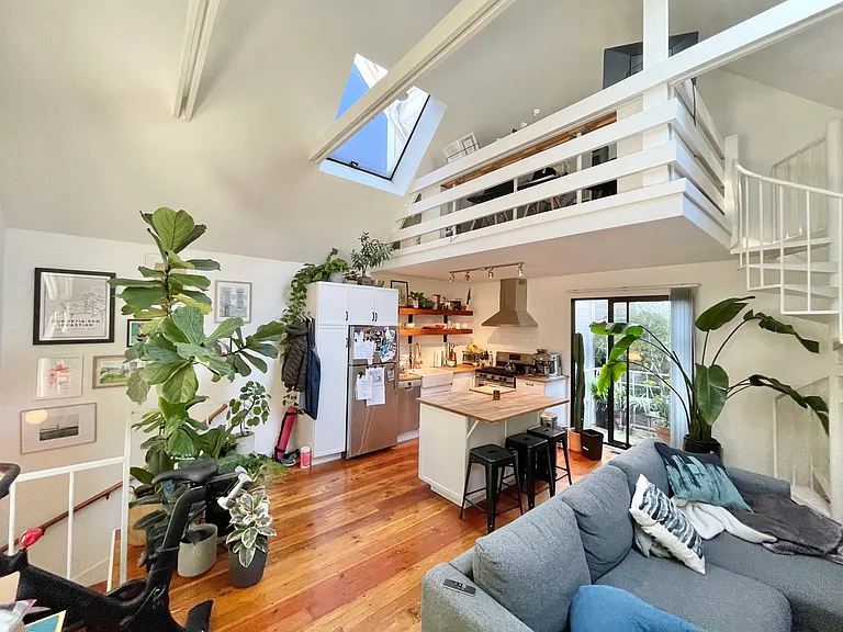 496 Duboce Ave — Photo 2