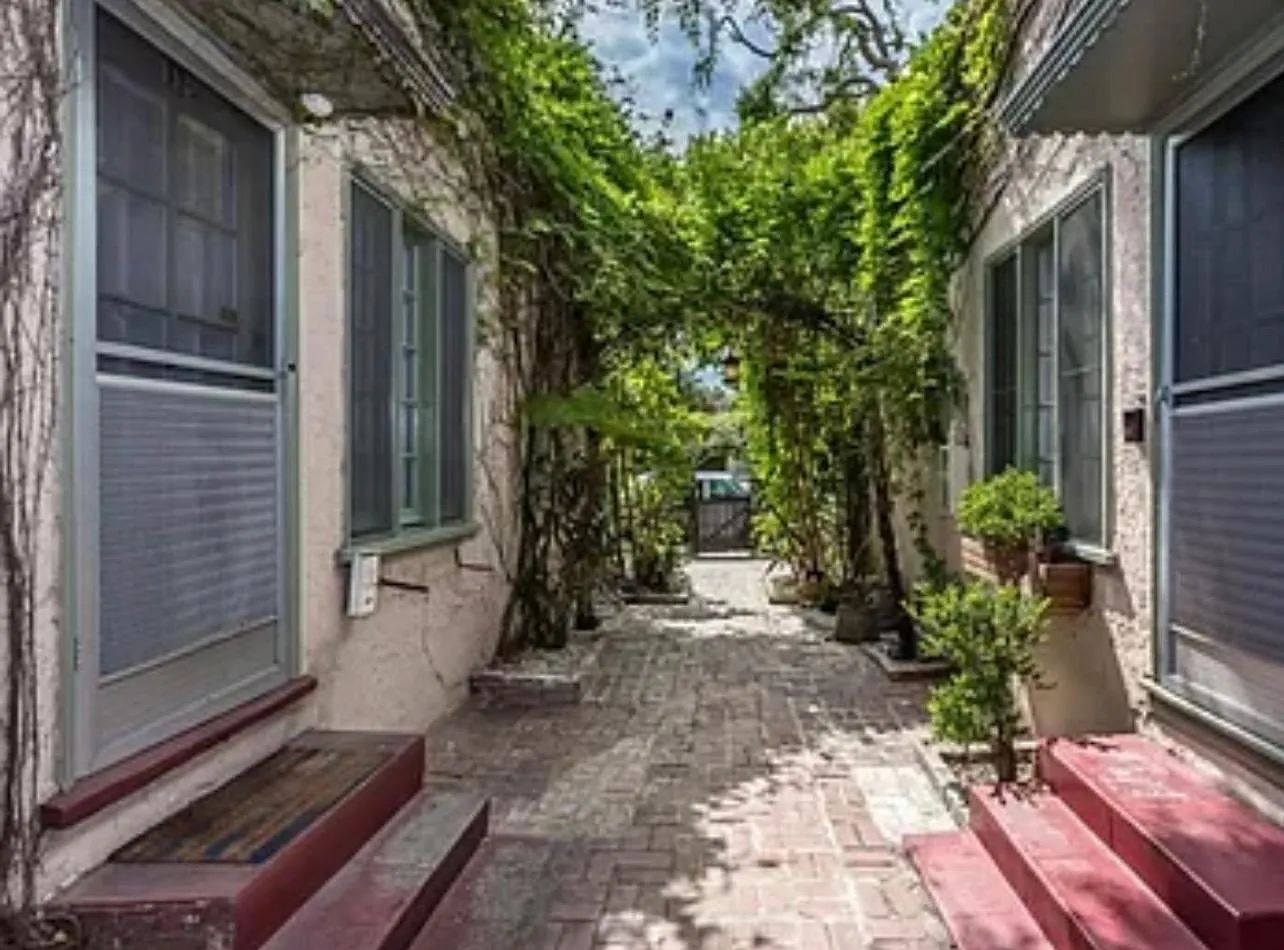 1 bed, $2,395 — Photo 3