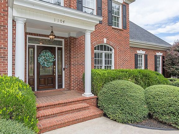 2nd image of 1104 Harpers Way