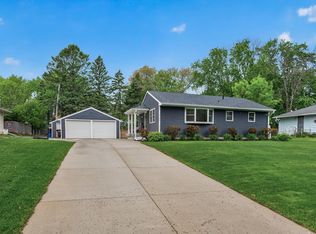 1164 Grospoint Ave N, Oakdale, MN 55128