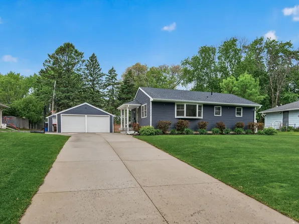 1164 Grospoint Ave N, Oakdale, MN 55128
