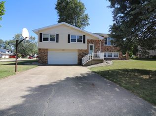 2 Ivy Cir, Clinton, IL 61727