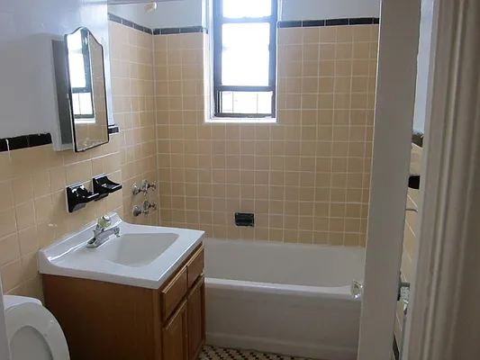 Rented by Realty 2000 Corp | media 16