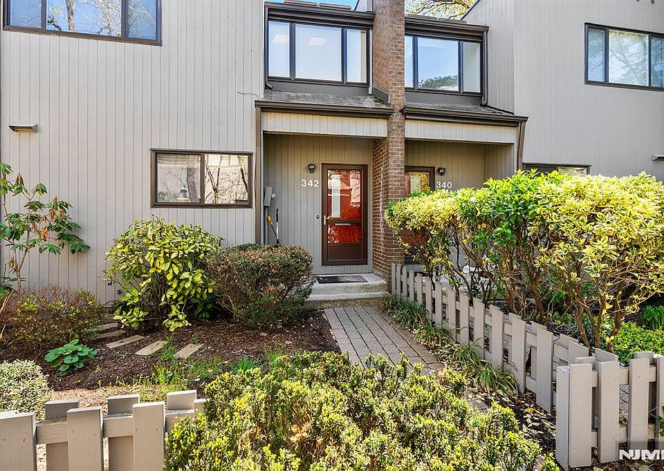 1st image of 342 Pond Ct #9C