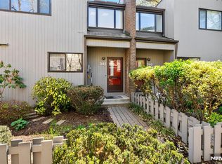 342 Pond Ct #9C, Washington Township, NJ 07676