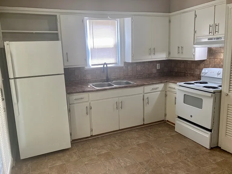325 E Forest Ave — Photo 12