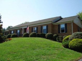 605 Woodmont Dr, Staunton, VA 24401