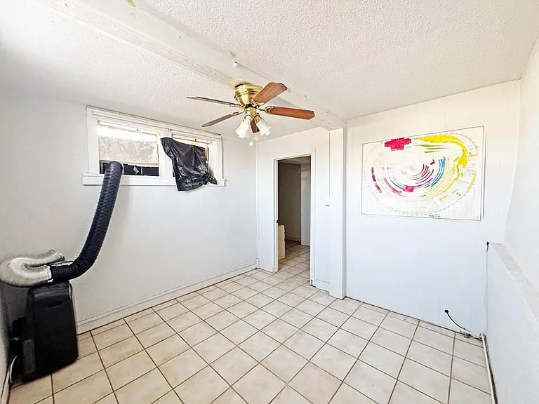 504 E Ave E #3 — Photo 10