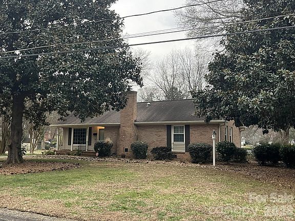 2nd image of 2800 Spring Valley Rd