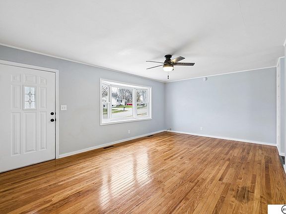 5th image of 261 E Cherrywood Dr