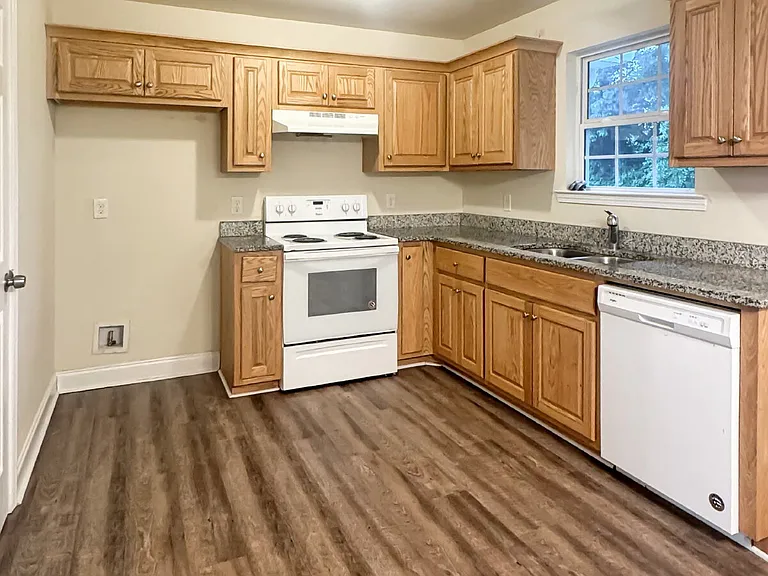 4045 Oliver Dr — Photo 6