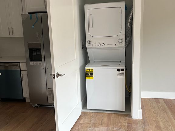 4th image of 418 Oak St #102
