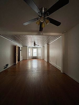 3rd image of 527 47th St #1