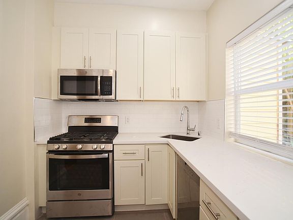 2nd image of 1556 Fell St #2