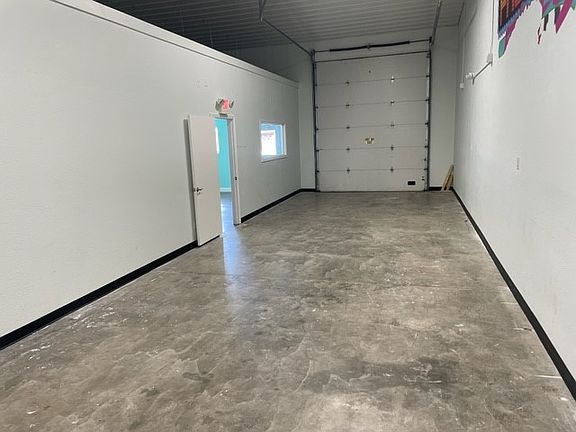 3rd image of 110 E 20th St #110