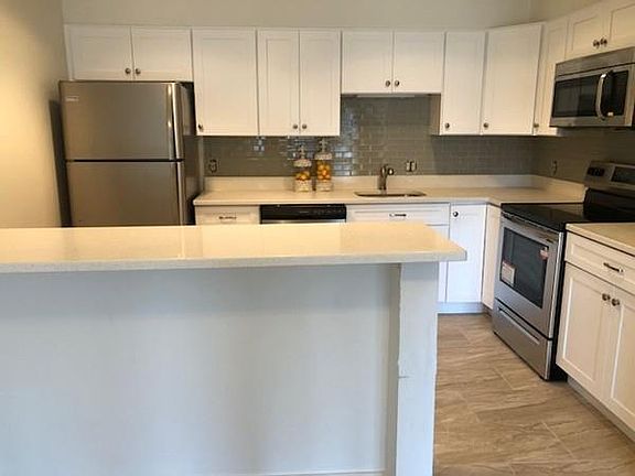 3rd image of 1001 Marina Dr APT 111