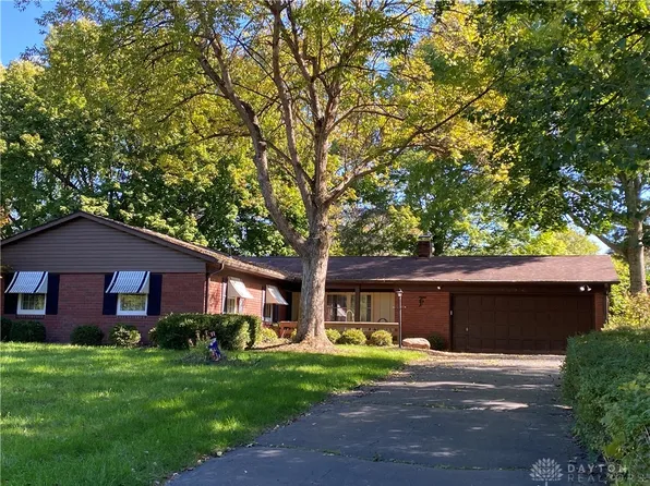 5275 Westland Dr, New Carlisle, OH 45344