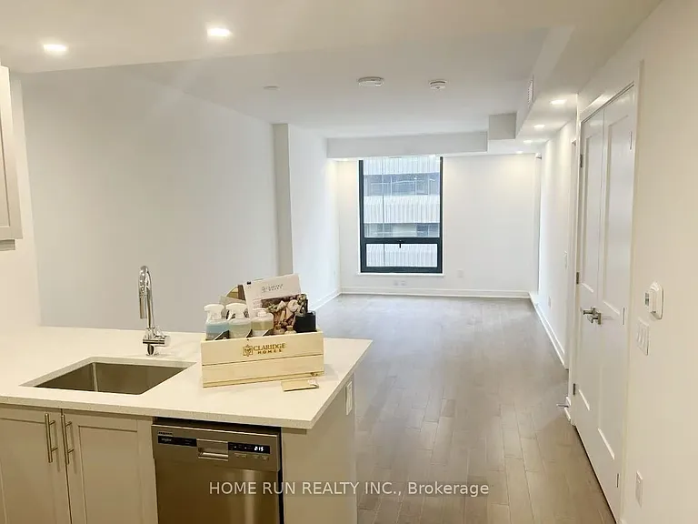 340 Queen St #804 — Photo 3
