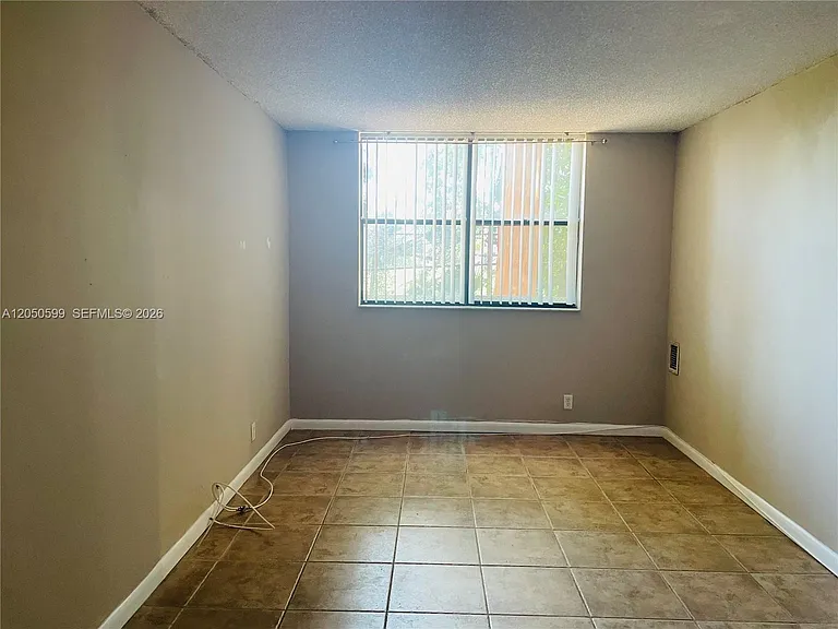 2401 Riverside Dr #114-B — Photo 8